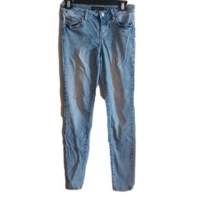 𝅺 Aeropostale Lightwash  jeggings jeans size 6. Great color for spring.